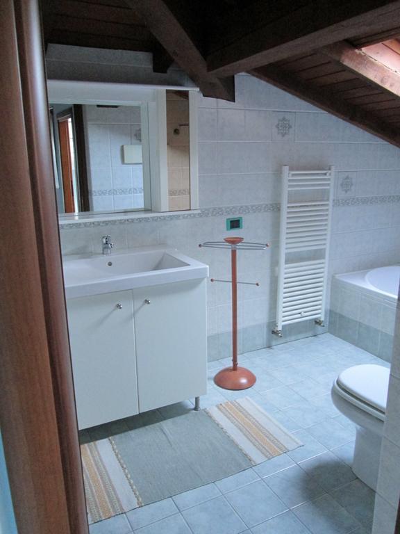 La Casa Del Borgo Bed & Breakfast Brissago-Valtravaglia Oda fotoğraf